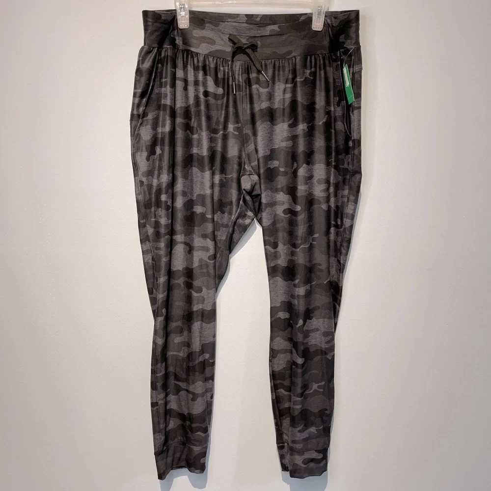 Dip Illuminate Womens Active Camo Jogger Ankle Pant. Black Gray Size …